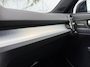 Volvo XC40 2.0 B4 Plus Dark | Trekhaak | Harman Kardon Audio | Achteruitrijcamera | Parkeersensoren | Keyless Entry | Elektrische Achterklep | Elektrisch Verstelbare Voorstoelen | Stoelverwarming | Google Navigatie | Apple Carplay | Android Auto | Lichtmetalen Velgen 18 inch