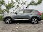 Volvo XC40 2.0 B4 Plus Dark | Trekhaak | Harman Kardon Audio | Achteruitrijcamera | Parkeersensoren | Keyless Entry | Elektrische Achterklep | Elektrisch Verstelbare Voorstoelen | Stoelverwarming | Google Navigatie | Apple Carplay | Android Auto | Lichtmetalen Velgen 18 inch