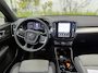 Volvo XC40 2.0 B4 Plus Dark | Trekhaak | Harman Kardon Audio | Achteruitrijcamera | Parkeersensoren | Keyless Entry | Elektrische Achterklep | Elektrisch Verstelbare Voorstoelen | Stoelverwarming | Google Navigatie | Apple Carplay | Android Auto | Lichtmetalen Velgen 18 inch