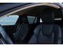 Volvo V60 T5 Momentum | Achteropkomend verkeer waarschuwing | Autonomous Emergency Braking | Bots herkenning en activatie | Cruise control | Rijstrooksensor met correctie | Uitwijk assistent | Navigatiesysteem full map + hard disk