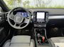 Volvo XC40 2.0 B4 Plus Dark | Trekhaak | Harman Kardon Audio | Achteruitrijcamera | Parkeersensoren | Keyless Entry | Elektrische Achterklep | Elektrisch Verstelbare Voorstoelen | Stoelverwarming | Google Navigatie | Apple Carplay | Android Auto | Lichtmetalen Velgen 18 inch