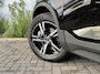 Volvo XC40 2.0 B4 Plus Dark | Trekhaak | Harman Kardon Audio | Achteruitrijcamera | Parkeersensoren | Keyless Entry | Elektrische Achterklep | Elektrisch Verstelbare Voorstoelen | Stoelverwarming | Google Navigatie | Apple Carplay | Android Auto | Lichtmetalen Velgen 18 inch