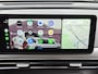 Genesis GV60 Long Range Sport 87,2 kWh AWD / SOH 98% / Fabrieksgarantie tot 05-2027 / Dealer onderhouden / Trekhaak afneembaar / CCS snelladen / Trekgewicht 1600 kg / Head Up Display / Panoramadak / Warmtepomp / Stuur- & Stoelverwarming / Rondomzicht camera / Stoelventilatie / Elektrische achterklep /