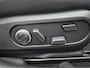 Genesis GV60 Long Range Sport 87,2 kWh AWD / SOH 98% / Fabrieksgarantie tot 05-2027 / Dealer onderhouden / Trekhaak afneembaar / CCS snelladen / Trekgewicht 1600 kg / Head Up Display / Panoramadak / Warmtepomp / Stuur- & Stoelverwarming / Rondomzicht camera / Stoelventilatie / Elektrische achterklep /