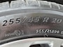 Genesis GV60 Long Range Sport 87,2 kWh AWD / SOH 98% / Fabrieksgarantie tot 05-2027 / Dealer onderhouden / Trekhaak afneembaar / CCS snelladen / Trekgewicht 1600 kg / Head Up Display / Panoramadak / Warmtepomp / Stuur- & Stoelverwarming / Rondomzicht camera / Stoelventilatie / Elektrische achterklep /