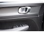 Volvo XC40 T2 129PK Automaat R-Design / Navigatie / Parkeersensoren / Adaptieve Cruise control / R-Design leder-Nubuck bekl. / Dodehoeksensor / Extra getint glas / All season banden