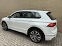Volkswagen Tiguan 1.4 TSI eHybrid R-Line Business+ | Trekhaak Elektrisch Wegklapbaar | Adaptieve cruise | Dodehoek detectie | Camera | Virtueel cockpit | Stoel&stuurverwarming | IQ-LIGHT | DAB | Apple CarPlay / Android Auto | Navigatie | Volledig onderhouden