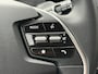 Kia EV6 Edition 77.4 kWh / SOH 100% / Fabrieksgarantie tot 16-04-2032 / 1.600 kg trekgewicht / Android Auto & Apple Carplay / Navigatie / Cruise Control Adaptief / Climate Control / DAB / Draadloze Telefoonlader / Camera / Parkeerassistent / 19" Lichtmetalen Wielen / Keyless entry & start /