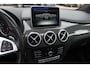 Mercedes-Benz B-klasse 180 Ambition / Panoramadak / Camera / Leder&Alcantara / Elektr. Best.Stoel / 18'' / Navigatie / Stoelverwarming / Dodehoek / Cruise Control