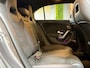 Mercedes-Benz A-klasse 180 AMG Line BTW|GARANTIE|CAMERA|NIGHTPAKKET|DODEHOEK|KEYLESS|SFEERVERLICHTING|DEALER ONDERHOUDEN|NL AUTO|