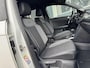 Volkswagen T-Roc 1.5 TSI R-Line | LED | Navigatie | Carplay | Climate | Stoelverwarming | Sensoren