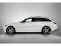 Mercedes-Benz C-klasse Estate 300 e AMG Plug-In Hybride | AMG Line | Night Pakket | Panoramadak | Trekhaak Digital Light | Distronic. Inclusief 24 maanden MB Certified garantie voor Europa.