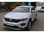 Volkswagen T-Roc 1.5 TSI Style Automaat | Afneembare Trekhaak | Navi | Stoelverwarming | 12 mnd BOVAG Garantie | Whatsapp 06-53188999