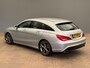 Mercedes-Benz CLA Shooting Brake 180 OrangeArt Edition Leder/Stof Sportstoelen | Stoelverwarming | Parkeersensoren Rondom | Airco | Cruise | 17" Lichtmetaal | 360° Parkeersensoren | AMG-styling | Airco