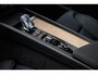 Volvo XC60 2.0 T6 Plug-in Hybrid AWD Ultra Dark | PHEV | Trekhaak | Luchtvering | Harman Kardon Audio | Panoramadak | Head-up Display | 360 Graden Camera | Keyless Entry | Elektrische Achterklep | Stoelverwarming voor en achter | Cruise Control Adaptief | BLIS | Google Navigatie | Apple Carplay | Android Auto