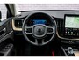 Volvo XC60 2.0 T6 Plug-in Hybrid AWD Ultra Dark | PHEV | Trekhaak | Luchtvering | Harman Kardon Audio | Panoramadak | Head-up Display | 360 Graden Camera | Keyless Entry | Elektrische Achterklep | Stoelverwarming voor en achter | Cruise Control Adaptief | BLIS | Google Navigatie | Apple Carplay | Android Auto