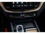 Volvo XC60 2.0 T6 Plug-in Hybrid AWD Ultra Dark | PHEV | Trekhaak | Luchtvering | Harman Kardon Audio | Panoramadak | Head-up Display | 360 Graden Camera | Keyless Entry | Elektrische Achterklep | Stoelverwarming voor en achter | Cruise Control Adaptief | BLIS | Google Navigatie | Apple Carplay | Android Auto