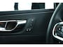 Volvo XC60 2.0 B4 R-Design / Navi / Carplay / Trekhaak / Keyless / Leder / Camera