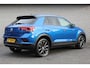 Volkswagen T-Roc 1.5 TSI 150pk 7-DSG T-Roc Sport | Afneembare trekhaak | Panoramadak | Camera | Carplay | Cruise | Stoelverwarming | Stuurverwarming | Elektr. Achterkl