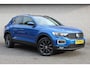 Volkswagen T-Roc 1.5 TSI 150pk 7-DSG T-Roc Sport | Afneembare trekhaak | Panoramadak | Camera | Carplay | Cruise | Stoelverwarming | Stuurverwarming | Elektr. Achterkl