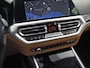 BMW 3-Serie Touring 330e Sport 292Pk Automaat (APPLE CARPLAY, SOH 90,2%, GROOT NAVI, COGNAC LEDER, CAMERA, STOELVERWARMING, SFEERVERLICHTING, ELEK ACHTERKLEP, GETINT GLAS, NIEUWSTAAT)