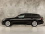 BMW 3-Serie Touring 330e Sport 292Pk Automaat (APPLE CARPLAY, SOH 90,2%, GROOT NAVI, COGNAC LEDER, CAMERA, STOELVERWARMING, SFEERVERLICHTING, ELEK ACHTERKLEP, GETINT GLAS, NIEUWSTAAT)