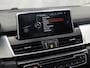 BMW 2-Serie Active Tourer 225xe Centennial High Executive 225Pk Automaat (PANORAMADAK, DEALER ONDERHOUDEN, GROOT NAVI, LEDER, HEAD-UP DISPLAY, STOELVERWARMING, GETINT GLAS, ELEK ACHTERKLEP, NIEUWSTAAT)