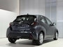 Toyota Yaris 1.5 Hybrid 115 Business Stoel/stuurwielverwarming , Parkeersensoren voor en achter , Camera , All Season banden met lm velgen , BTW auto