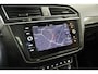 Volkswagen Tiguan 2.0 TSI 4Motion Highline Business R | Schuif- kanteldak | Elektrische trekhaak | Memory