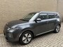 Kia e-Soul ExecutiveLine 64 kWh | Lederen bekleding | Trekhaak afneembaar | Adaptieve cruise | Lane assist | Navigatie | Apple CarPlay | Harman / Kardon | Head-up display | Keyless | LED | DAB | Stoelverwarming&koeling | Stuurverwarming | 17 inch velgen | Camera | Volledig onderhouden