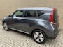 Kia e-Soul ExecutiveLine 64 kWh | Lederen bekleding | Trekhaak afneembaar | Adaptieve cruise | Lane assist | Navigatie | Apple CarPlay | Harman / Kardon | Head-up display | Keyless | LED | DAB | Stoelverwarming&koeling | Stuurverwarming | 17 inch velgen | Camera | Volledig onderhouden