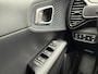 Kia e-Soul ExecutiveLine 64 kWh | Lederen bekleding | Trekhaak afneembaar | Adaptieve cruise | Lane assist | Navigatie | Apple CarPlay | Harman / Kardon | Head-up display | Keyless | LED | DAB | Stoelverwarming&koeling | Stuurverwarming | 17 inch velgen | Camera | Volledig onderhouden