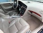 Volvo XC70 2.5 T Momentum CLIMA CRUISE SCHUIFDAK TREKHAAK PDC