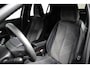 Lancia Ypsilon LX 54 kWh Elek. Stoelen | Alcantara Bekleding | Camera Voor + Achter | Adaptieve Cruise | 17" Lichtmetaal | Stoelverwarming | Achteruitrijcamera | Airco (automatisch) | Alcantara bekleding