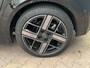 Lancia Ypsilon LX 54 kWh Alcantara Bekleding | Camera Voor + Achter | Adaptieve Cruise | 17" Lichtmetaal | Stoelverwarming | Achteruitrijcamera | Airco (automatisch) | Alcantara bekleding