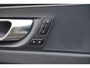 Volvo XC60 T6 Recharge AWD R-Design | Longe Range | Trekhaak | Parkeercamera | Glossy Black | Keyless