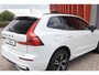 Volvo XC60 T6 Recharge AWD R-Design | Longe Range | Trekhaak | Parkeercamera | Glossy Black | Keyless