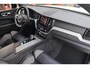 Volvo XC60 T6 Recharge AWD R-Design | Longe Range | Trekhaak | Parkeercamera | Glossy Black | Keyless