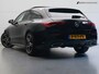 Mercedes-Benz CLA Shooting Brake 180 Business Solution AMG (PANORAMA-SCHUIFDAK,SFEERVERLICHTING,,ALCANTARA,STOELVERWARMING)