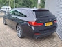 BMW 5-Serie Touring 530e xDrive M SPORT | Pano | Harman Kardon | 360 Camera | Head up | Elektrisch Wegklapbare Trekhaak | Voorstoelen verwarmd | Navigatie | Apple Carplay/Android Auto | Leer