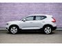 Volvo XC40 2.0 T4 Momentum Pro | Power Seats | Stoelverwarming | Exterior Styling Kit | Zittingverlengers | Navigatie |