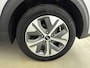 Kia Niro EV e-Niro DYNAMICLINE 64 kWh | SoH 95,3% | PDC | WARMTEPOMP | CAMERA | CLIMA | CRUISE ADAPT. | NAVI | PRIVACY GLASS | DAKRAILING | APPLE CAR PLAY & ADROID AUTO | 17'' LM VELGEN |