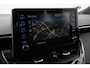 Toyota Corolla 1.8 Hybrid Style | Trekhaak | Navigatie | Head-up display | Stoelverwarming | Full LED | Parkeersensoren voor/achter | Keyless | Adaptive Cruise | Clima | Apple Carplay / Android Auto | Camera | 17 inch