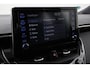 Toyota Corolla 1.8 Hybrid Style | Trekhaak | Navigatie | Head-up display | Stoelverwarming | Full LED | Parkeersensoren voor/achter | Keyless | Adaptive Cruise | Clima | Apple Carplay / Android Auto | Camera | 17 inch