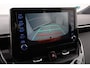 Toyota Corolla 1.8 Hybrid Style | Trekhaak | Navigatie | Head-up display | Stoelverwarming | Full LED | Parkeersensoren voor/achter | Keyless | Adaptive Cruise | Clima | Apple Carplay / Android Auto | Camera | 17 inch