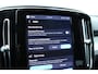 Volvo XC40 B4 Plus Dark | Panoramadak | Trekhaak | Verwarmbare voorstoelen en stuurwiel | Premium audio by Harman Kardon | Adaptieve cruise control