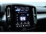 Volvo XC40 B4 Plus Dark | Panoramadak | Trekhaak | Verwarmbare voorstoelen en stuurwiel | Premium audio by Harman Kardon | Adaptieve cruise control