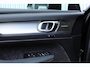 Volvo XC40 B4 Plus Dark | Panoramadak | Trekhaak | Verwarmbare voorstoelen en stuurwiel | Premium audio by Harman Kardon | Adaptieve cruise control