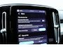 Volvo XC40 B4 Plus Dark | Panoramadak | Trekhaak | Verwarmbare voorstoelen en stuurwiel | Premium audio by Harman Kardon | Adaptieve cruise control
