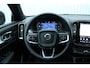 Volvo XC40 B4 Plus Dark | Panoramadak | Trekhaak | Verwarmbare voorstoelen en stuurwiel | Premium audio by Harman Kardon | Adaptieve cruise control